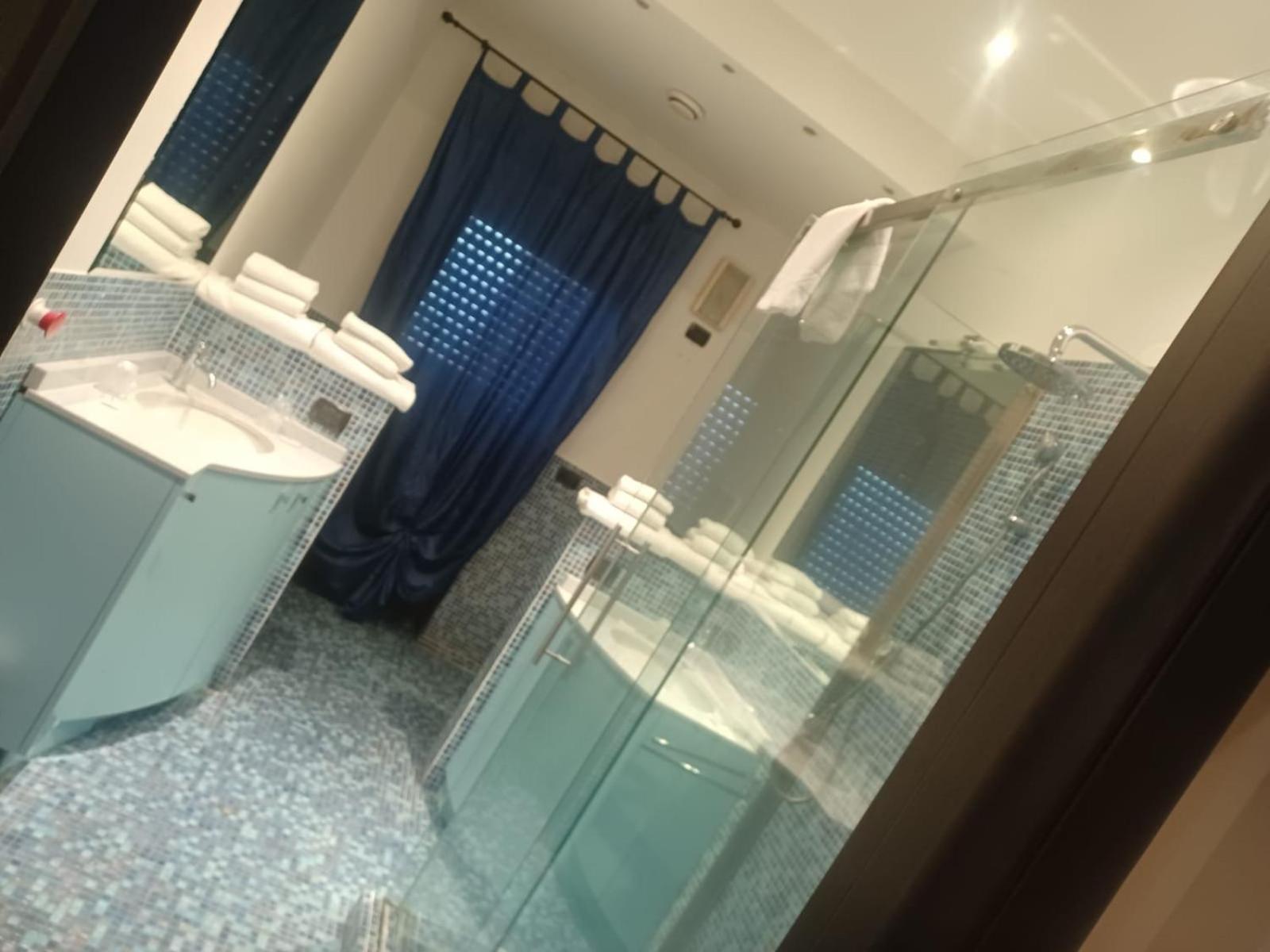 פיאצ'נצה Residence Taverna מראה חיצוני תמונה